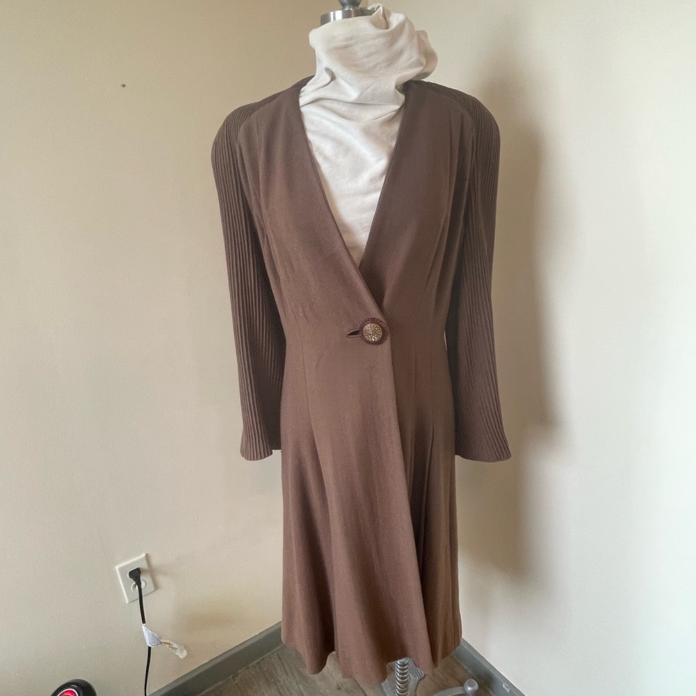 Vintage 1940s brown wool crepe coat